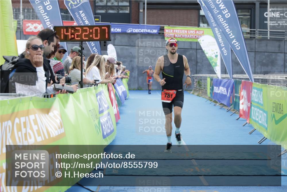 10.08.2025 - GEWOBA Citytriathlon Bremen H.Heesch http://msf.ph/oto/8555799 10.08.2025 14:22:10 Ziel 781 meine-sportfotos.de