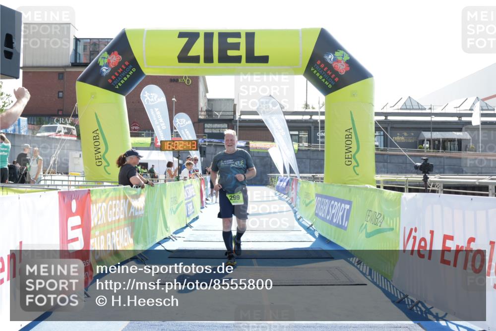 10.08.2025 - GEWOBA Citytriathlon Bremen H.Heesch http://msf.ph/oto/8555800 10.08.2025 16:02:47 Ziel 299 meine-sportfotos.de