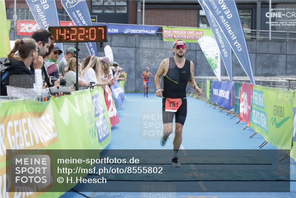 10.08.2025 - GEWOBA Citytriathlon Bremen H.Heesch http://msf.ph/oto/8555802 10.08.2025 14:22:11 Ziel 781 meine-sportfotos.de