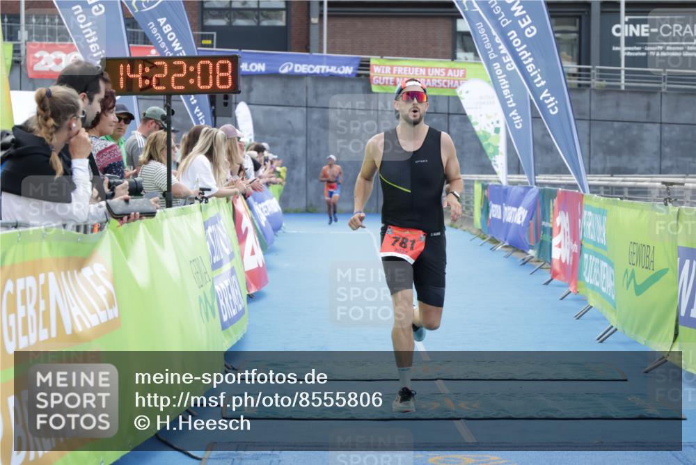 10.08.2025 - GEWOBA Citytriathlon Bremen H.Heesch http://msf.ph/oto/8555806 10.08.2025 14:22:11 Ziel 781 meine-sportfotos.de