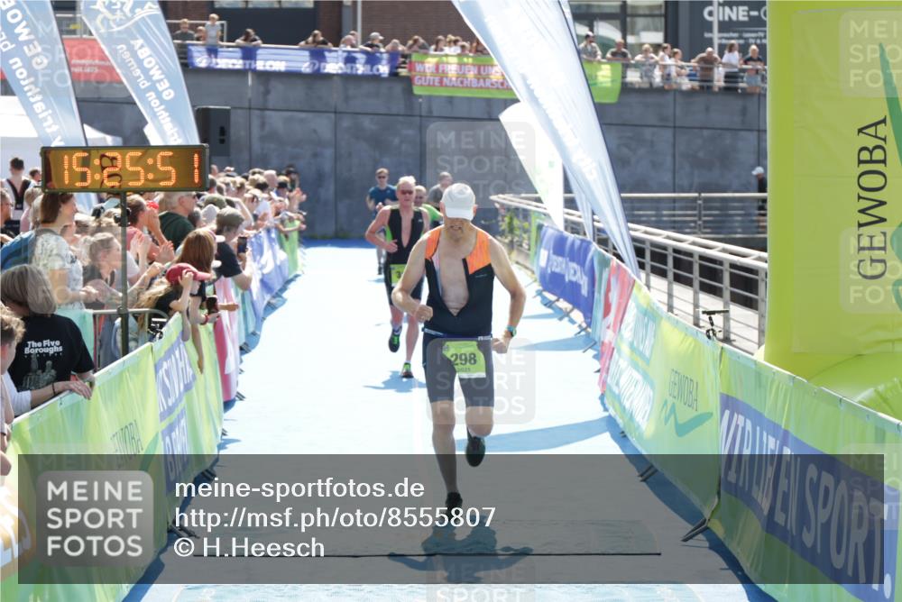 10.08.2025 - GEWOBA Citytriathlon Bremen H.Heesch http://msf.ph/oto/8555807 10.08.2025 15:25:55 Ziel 298, 311, 323 meine-sportfotos.de