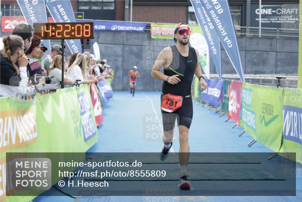 10.08.2025 - GEWOBA Citytriathlon Bremen H.Heesch http://msf.ph/oto/8555809 10.08.2025 14:22:11 Ziel 781 meine-sportfotos.de