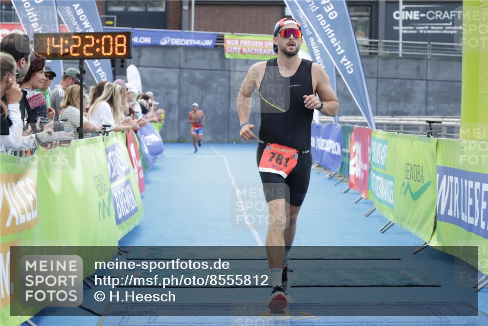 10.08.2025 - GEWOBA Citytriathlon Bremen H.Heesch http://msf.ph/oto/8555812 10.08.2025 14:22:12 Ziel 781 meine-sportfotos.de