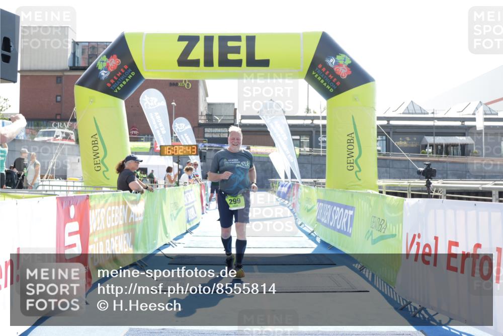 10.08.2025 - GEWOBA Citytriathlon Bremen H.Heesch http://msf.ph/oto/8555814 10.08.2025 16:02:47 Ziel 299 meine-sportfotos.de