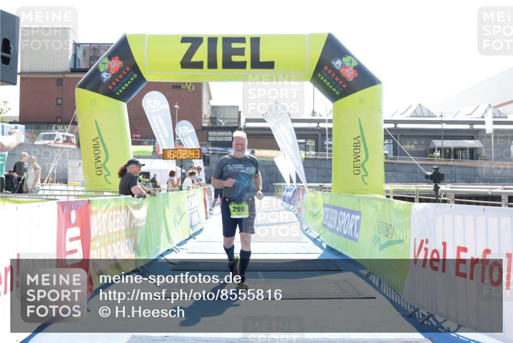 10.08.2025 - GEWOBA Citytriathlon Bremen H.Heesch http://msf.ph/oto/8555816 10.08.2025 16:02:47 Ziel 299 meine-sportfotos.de