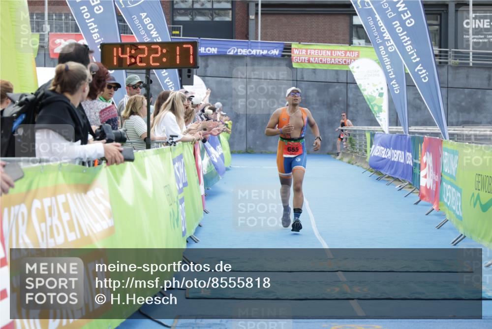 10.08.2025 - GEWOBA Citytriathlon Bremen H.Heesch http://msf.ph/oto/8555818 10.08.2025 14:22:21 Ziel 655, 781 meine-sportfotos.de