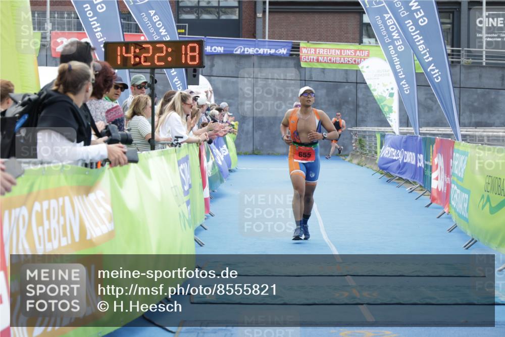 10.08.2025 - GEWOBA Citytriathlon Bremen H.Heesch http://msf.ph/oto/8555821 10.08.2025 14:22:21 Ziel 655, 781 meine-sportfotos.de
