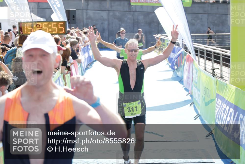 10.08.2025 - GEWOBA Citytriathlon Bremen H.Heesch http://msf.ph/oto/8555826 10.08.2025 15:25:59 Ziel 29, 298, 311, 323 meine-sportfotos.de