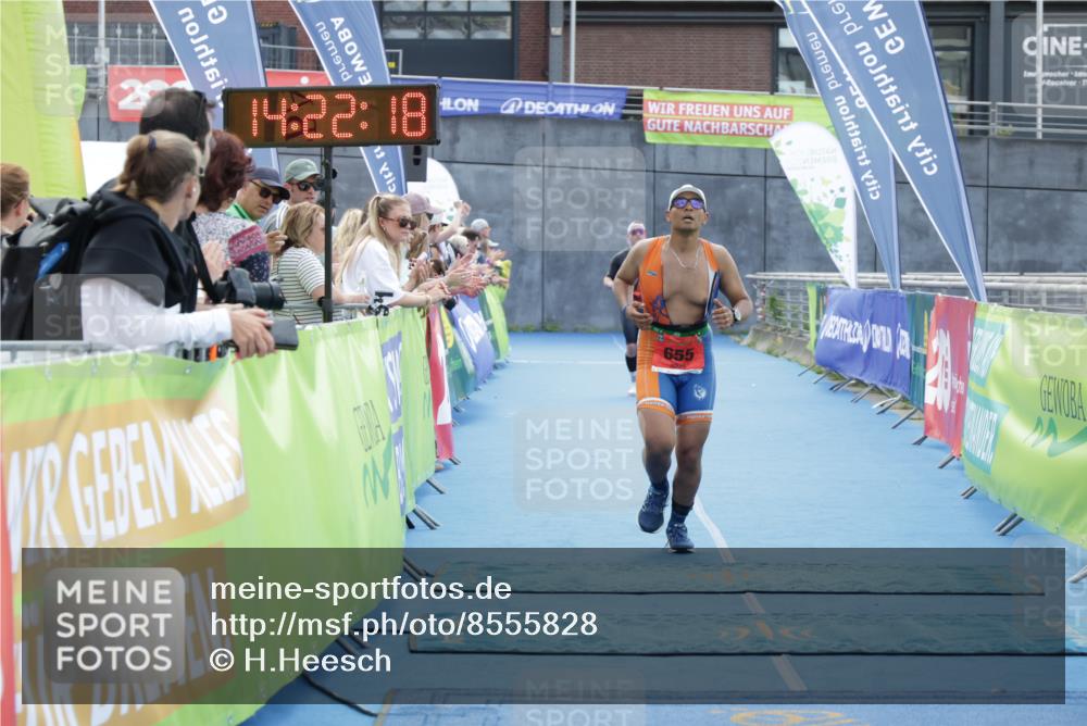 10.08.2025 - GEWOBA Citytriathlon Bremen H.Heesch http://msf.ph/oto/8555828 10.08.2025 14:22:22 Ziel 655, 689 meine-sportfotos.de