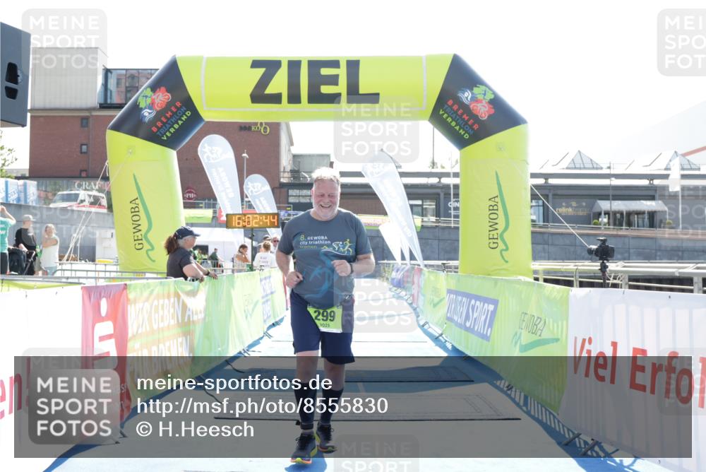 10.08.2025 - GEWOBA Citytriathlon Bremen H.Heesch http://msf.ph/oto/8555830 10.08.2025 16:02:48 Ziel 299 meine-sportfotos.de