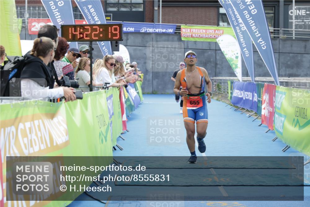 10.08.2025 - GEWOBA Citytriathlon Bremen H.Heesch http://msf.ph/oto/8555831 10.08.2025 14:22:22 Ziel 655, 689 meine-sportfotos.de