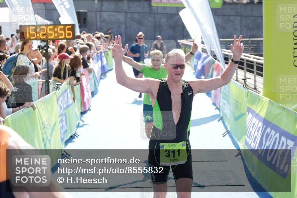 10.08.2025 - GEWOBA Citytriathlon Bremen H.Heesch http://msf.ph/oto/8555832 10.08.2025 15:26:00 Ziel 29, 298, 323 meine-sportfotos.de