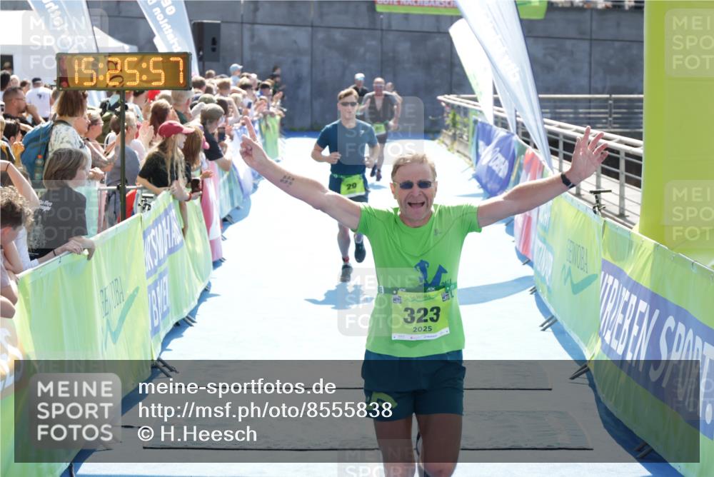 10.08.2025 - GEWOBA Citytriathlon Bremen H.Heesch http://msf.ph/oto/8555838 10.08.2025 15:26:01 Ziel 29, 298, 323 meine-sportfotos.de