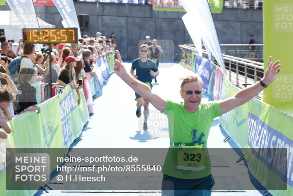 10.08.2025 - GEWOBA Citytriathlon Bremen H.Heesch http://msf.ph/oto/8555840 10.08.2025 15:26:01 Ziel 29, 298, 323 meine-sportfotos.de
