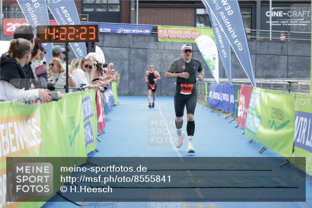 10.08.2025 - GEWOBA Citytriathlon Bremen H.Heesch http://msf.ph/oto/8555841 10.08.2025 14:22:27 Ziel 655, 689 meine-sportfotos.de