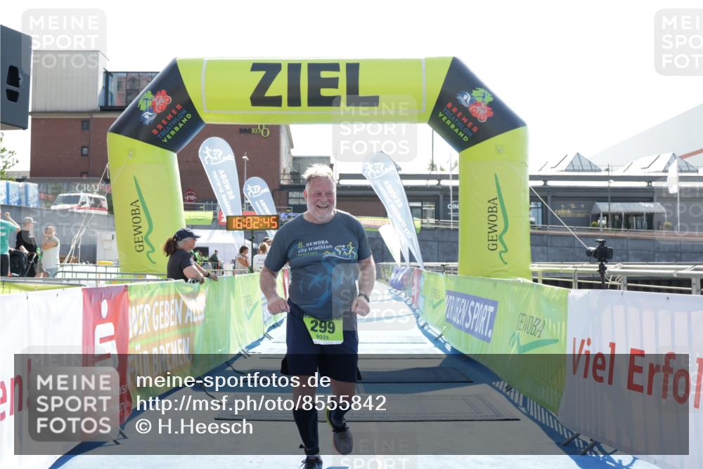 10.08.2025 - GEWOBA Citytriathlon Bremen H.Heesch http://msf.ph/oto/8555842 10.08.2025 16:02:49 Ziel 299 meine-sportfotos.de