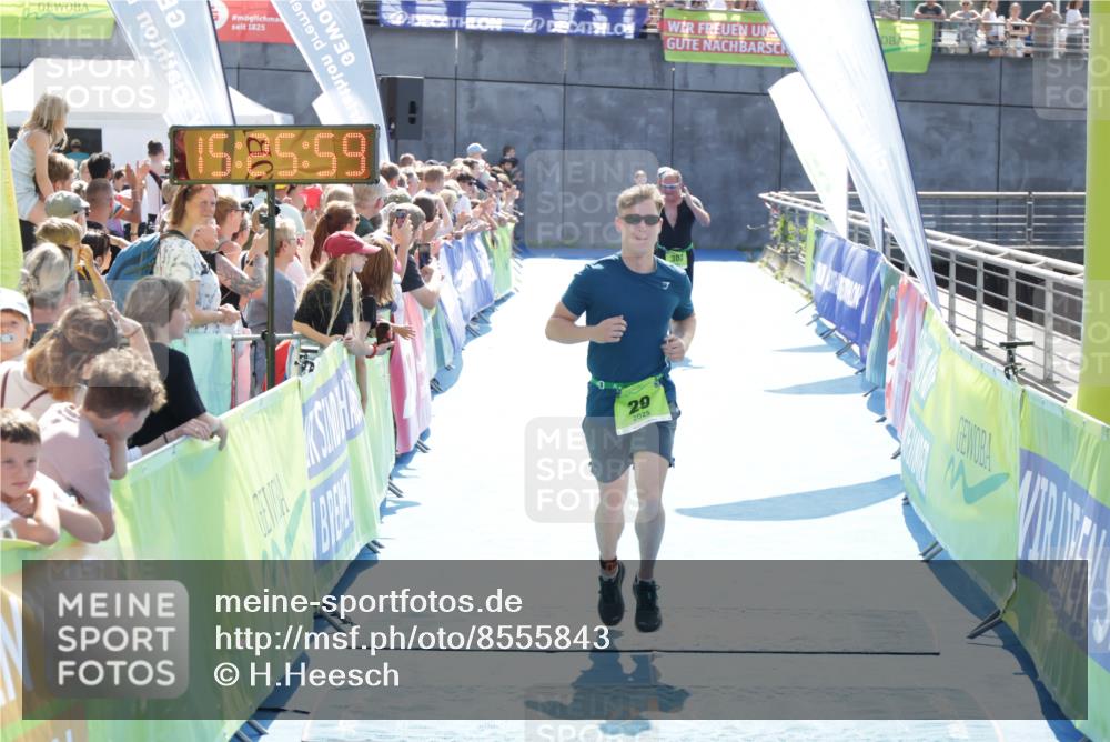 10.08.2025 - GEWOBA Citytriathlon Bremen H.Heesch http://msf.ph/oto/8555843 10.08.2025 15:26:03 Ziel 29, 298, 323 meine-sportfotos.de