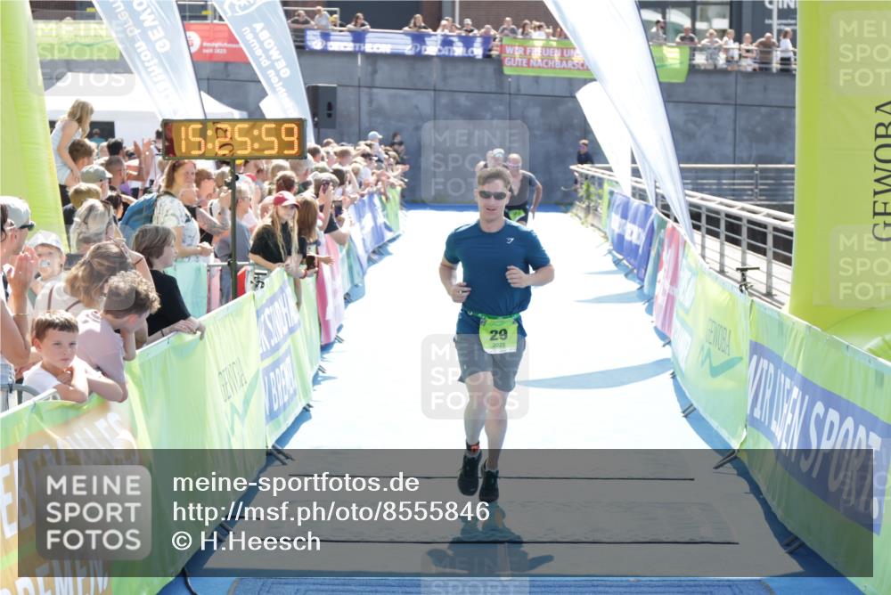10.08.2025 - GEWOBA Citytriathlon Bremen H.Heesch http://msf.ph/oto/8555846 10.08.2025 15:26:03 Ziel 29, 298, 323 meine-sportfotos.de