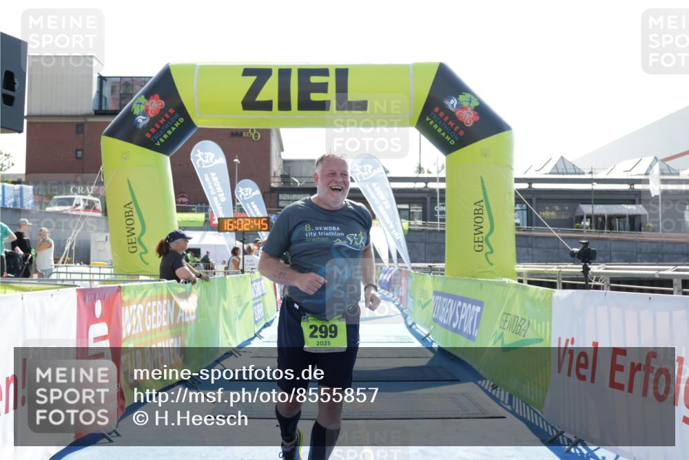 10.08.2025 - GEWOBA Citytriathlon Bremen H.Heesch http://msf.ph/oto/8555857 10.08.2025 16:02:49 Ziel 299 meine-sportfotos.de