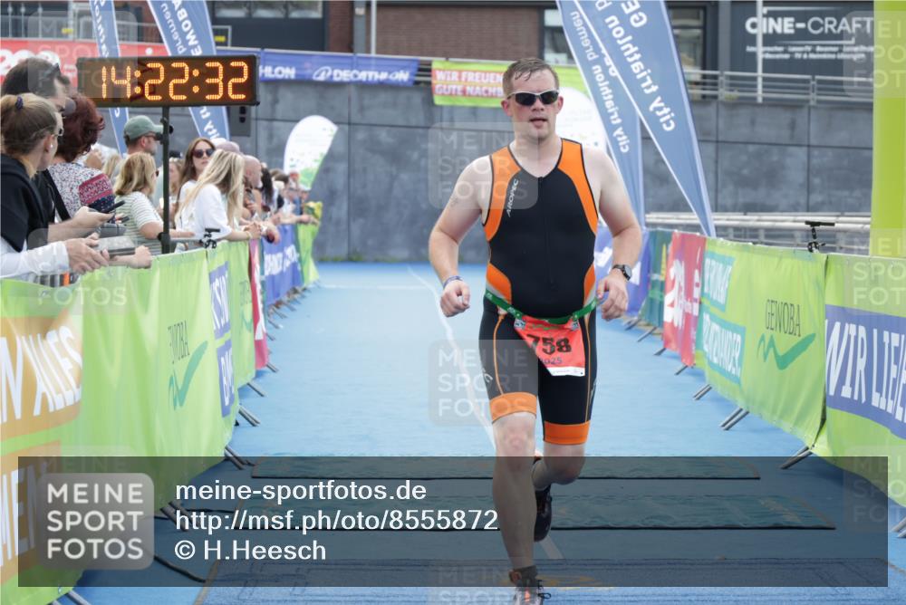 10.08.2025 - GEWOBA Citytriathlon Bremen H.Heesch http://msf.ph/oto/8555872 10.08.2025 14:22:35 Ziel 689, 758 meine-sportfotos.de