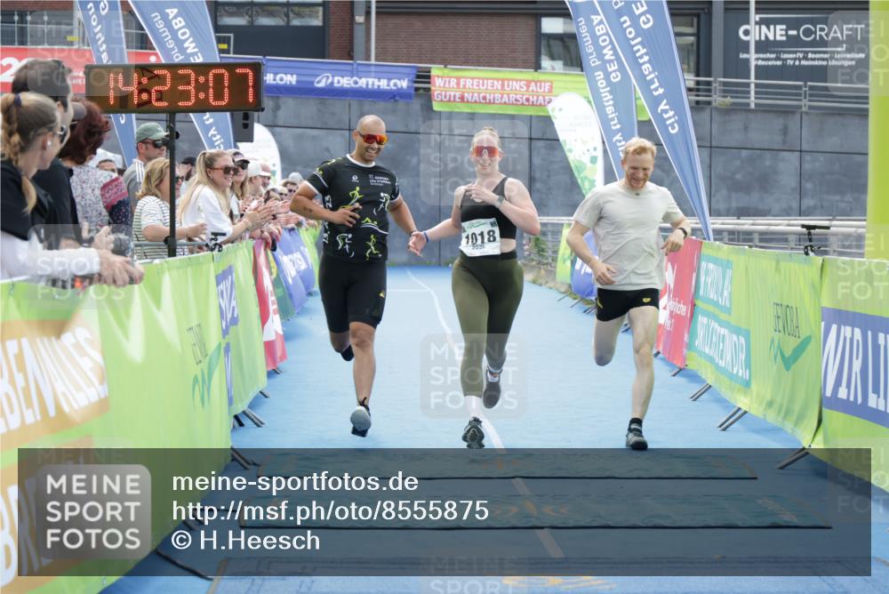 10.08.2025 - GEWOBA Citytriathlon Bremen H.Heesch http://msf.ph/oto/8555875 10.08.2025 14:23:11 Ziel 1018 meine-sportfotos.de