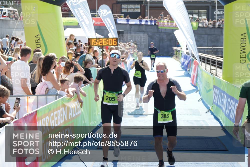 10.08.2025 - GEWOBA Citytriathlon Bremen H.Heesch http://msf.ph/oto/8555876 10.08.2025 15:26:10 Ziel 29, 130, 205, 303, 404 meine-sportfotos.de