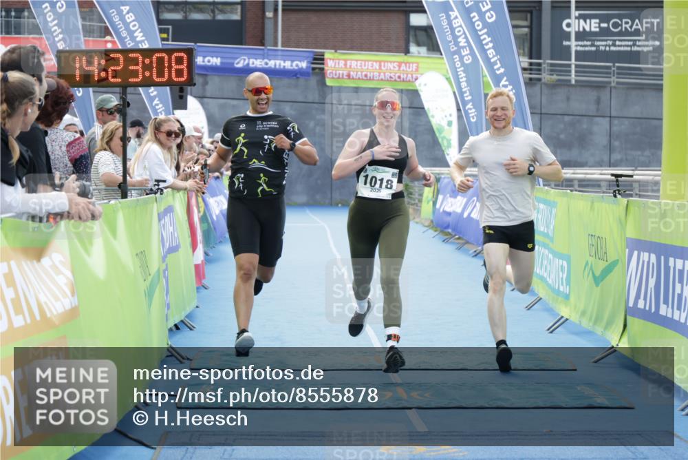 10.08.2025 - GEWOBA Citytriathlon Bremen H.Heesch http://msf.ph/oto/8555878 10.08.2025 14:23:11 Ziel 1018 meine-sportfotos.de