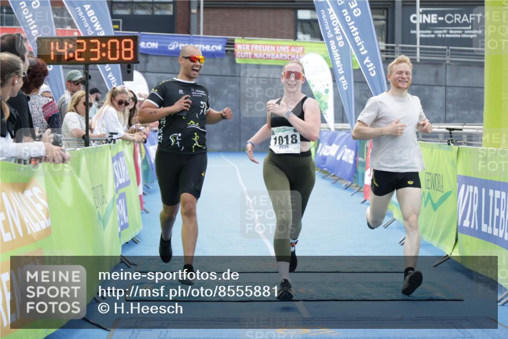 10.08.2025 - GEWOBA Citytriathlon Bremen H.Heesch http://msf.ph/oto/8555881 10.08.2025 14:23:12 Ziel 1018 meine-sportfotos.de