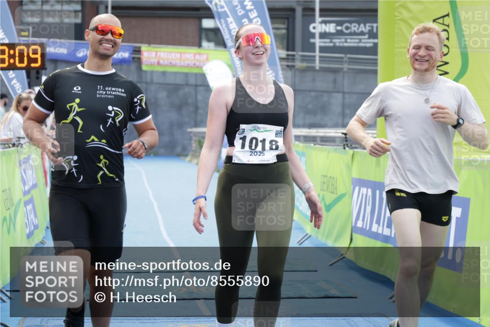 10.08.2025 - GEWOBA Citytriathlon Bremen H.Heesch http://msf.ph/oto/8555890 10.08.2025 14:23:13 Ziel 1018 meine-sportfotos.de