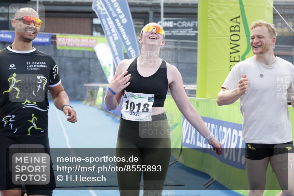 10.08.2025 - GEWOBA Citytriathlon Bremen H.Heesch http://msf.ph/oto/8555893 10.08.2025 14:23:13 Ziel 1018 meine-sportfotos.de