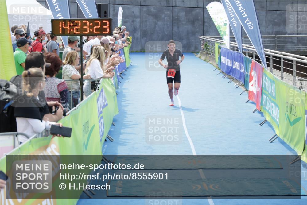 10.08.2025 - GEWOBA Citytriathlon Bremen H.Heesch http://msf.ph/oto/8555901 10.08.2025 14:23:26 Ziel 676 meine-sportfotos.de