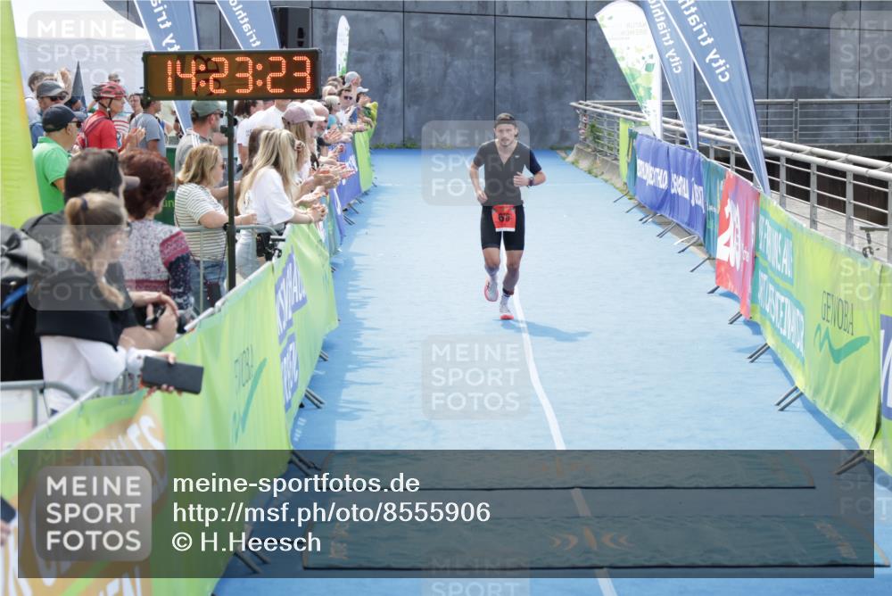 10.08.2025 - GEWOBA Citytriathlon Bremen H.Heesch http://msf.ph/oto/8555906 10.08.2025 14:23:27 Ziel 676 meine-sportfotos.de