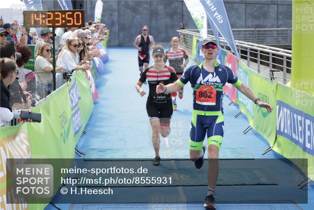 10.08.2025 - GEWOBA Citytriathlon Bremen H.Heesch http://msf.ph/oto/8555931 10.08.2025 14:23:54 Ziel 567, 738, 802, 915 meine-sportfotos.de