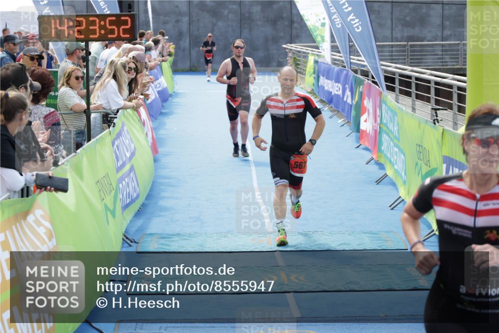 10.08.2025 - GEWOBA Citytriathlon Bremen H.Heesch http://msf.ph/oto/8555947 10.08.2025 14:23:56 Ziel 567, 738, 802, 915 meine-sportfotos.de