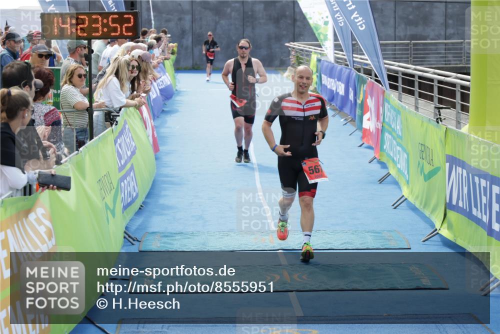 10.08.2025 - GEWOBA Citytriathlon Bremen H.Heesch http://msf.ph/oto/8555951 10.08.2025 14:23:56 Ziel 567, 738, 802, 915 meine-sportfotos.de