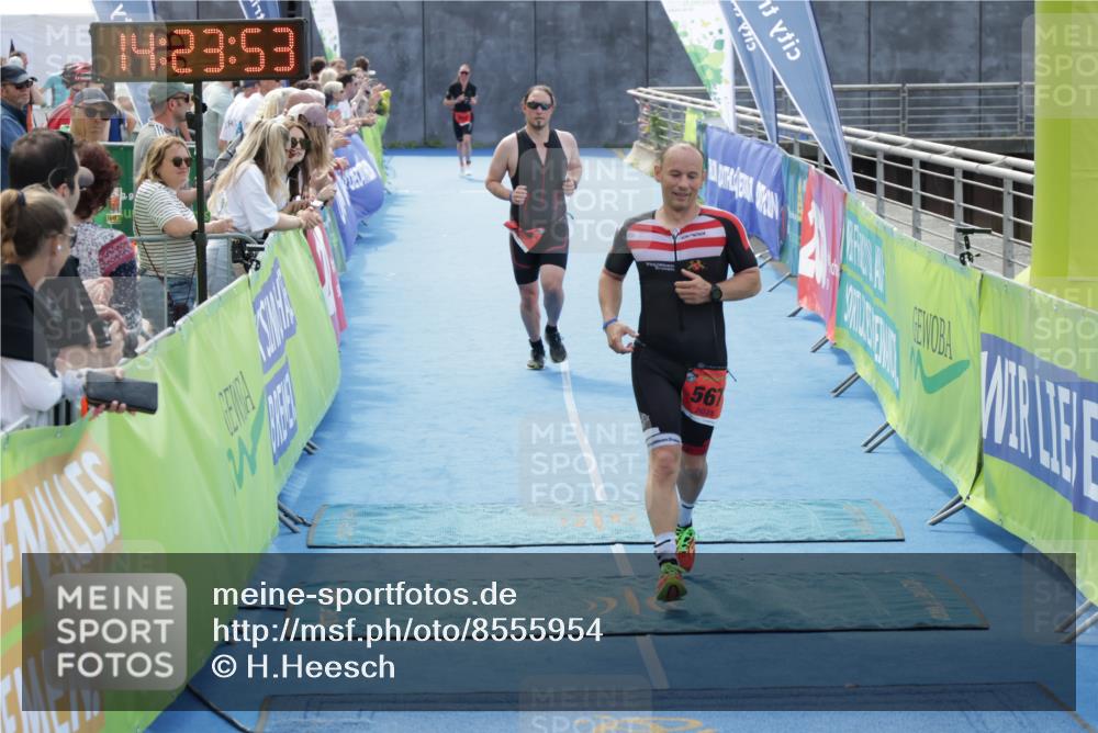 10.08.2025 - GEWOBA Citytriathlon Bremen H.Heesch http://msf.ph/oto/8555954 10.08.2025 14:23:56 Ziel 567, 738, 802, 915 meine-sportfotos.de