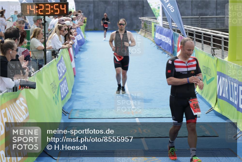 10.08.2025 - GEWOBA Citytriathlon Bremen H.Heesch http://msf.ph/oto/8555957 10.08.2025 14:23:57 Ziel 567, 738, 802, 915 meine-sportfotos.de