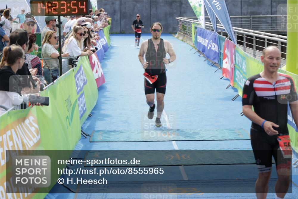 10.08.2025 - GEWOBA Citytriathlon Bremen H.Heesch http://msf.ph/oto/8555965 10.08.2025 14:23:58 Ziel 567, 738, 802, 915 meine-sportfotos.de