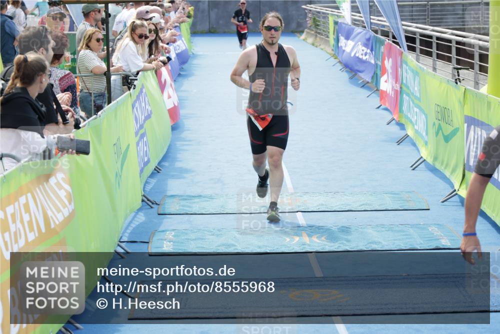 10.08.2025 - GEWOBA Citytriathlon Bremen H.Heesch http://msf.ph/oto/8555968 10.08.2025 14:23:59 Ziel 567, 738, 802, 915 meine-sportfotos.de
