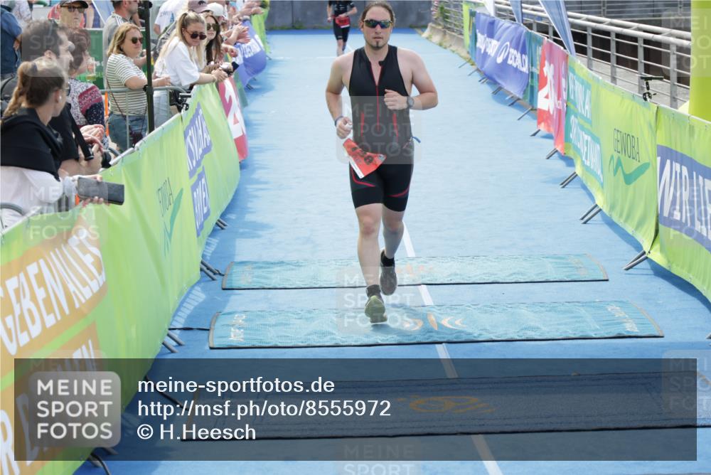 10.08.2025 - GEWOBA Citytriathlon Bremen H.Heesch http://msf.ph/oto/8555972 10.08.2025 14:23:59 Ziel 567, 738, 802, 915 meine-sportfotos.de