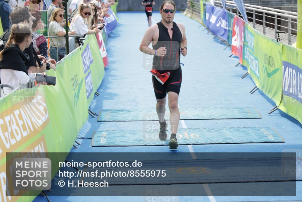 10.08.2025 - GEWOBA Citytriathlon Bremen H.Heesch http://msf.ph/oto/8555975 10.08.2025 14:23:59 Ziel 567, 738, 802, 915 meine-sportfotos.de