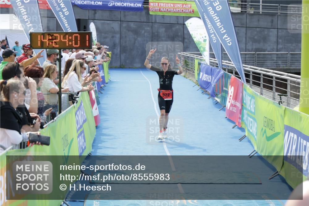 10.08.2025 - GEWOBA Citytriathlon Bremen H.Heesch http://msf.ph/oto/8555983 10.08.2025 14:24:04 Ziel 567, 738, 972 meine-sportfotos.de