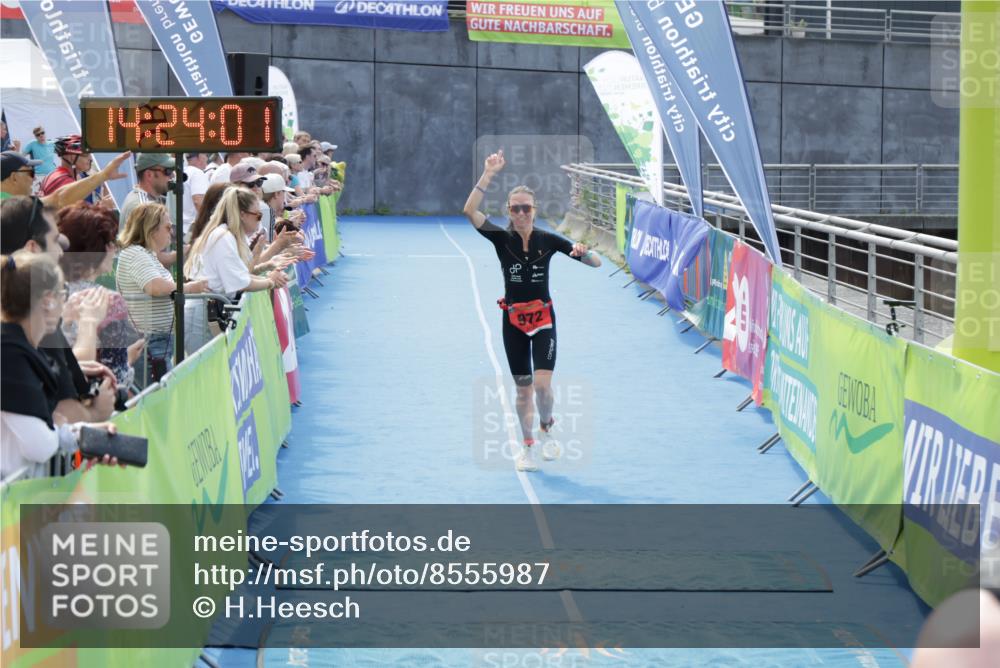 10.08.2025 - GEWOBA Citytriathlon Bremen H.Heesch http://msf.ph/oto/8555987 10.08.2025 14:24:04 Ziel 567, 738, 972 meine-sportfotos.de