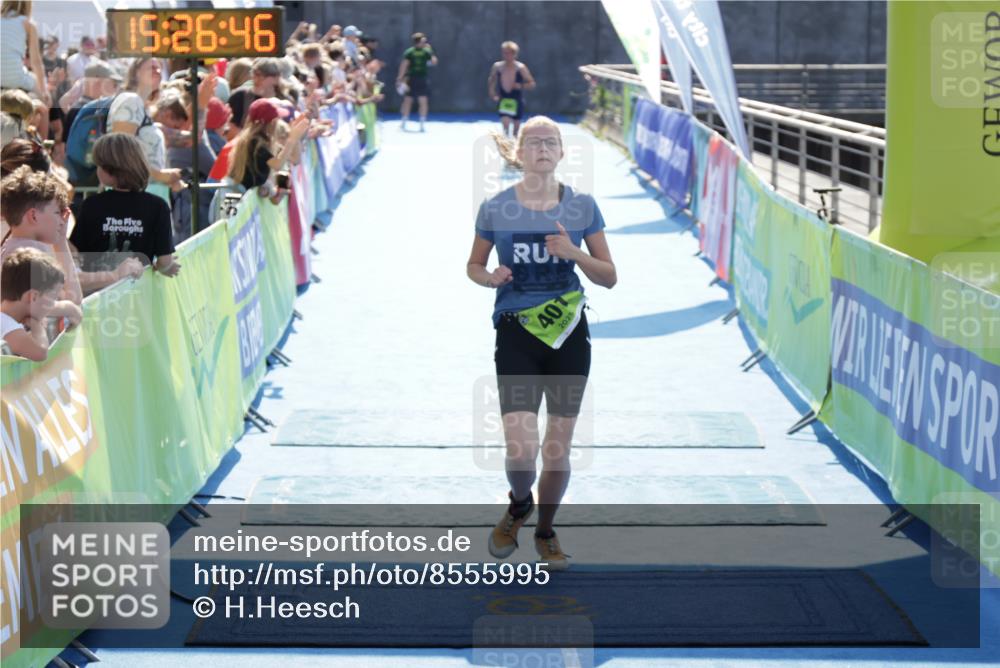 10.08.2025 - GEWOBA Citytriathlon Bremen H.Heesch http://msf.ph/oto/8555995 10.08.2025 15:26:50 Ziel 86, 401, 441 meine-sportfotos.de