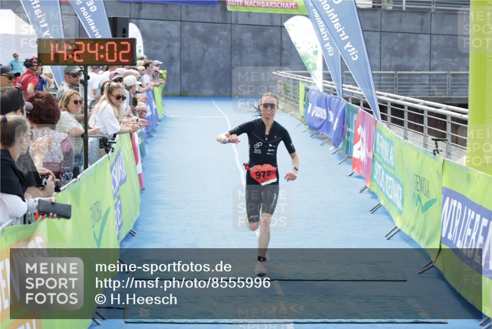 10.08.2025 - GEWOBA Citytriathlon Bremen H.Heesch http://msf.ph/oto/8555996 10.08.2025 14:24:05 Ziel 738, 972 meine-sportfotos.de