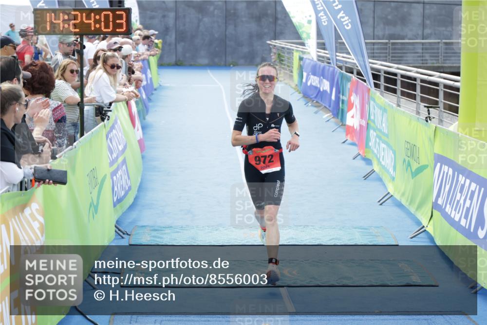 10.08.2025 - GEWOBA Citytriathlon Bremen H.Heesch http://msf.ph/oto/8556003 10.08.2025 14:24:06 Ziel 738, 972 meine-sportfotos.de