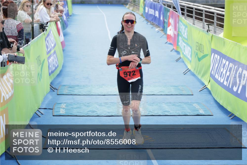 10.08.2025 - GEWOBA Citytriathlon Bremen H.Heesch http://msf.ph/oto/8556008 10.08.2025 14:24:07 Ziel 738, 972 meine-sportfotos.de