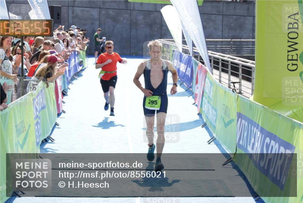 10.08.2025 - GEWOBA Citytriathlon Bremen H.Heesch http://msf.ph/oto/8556021 10.08.2025 15:26:58 Ziel 131, 295 meine-sportfotos.de