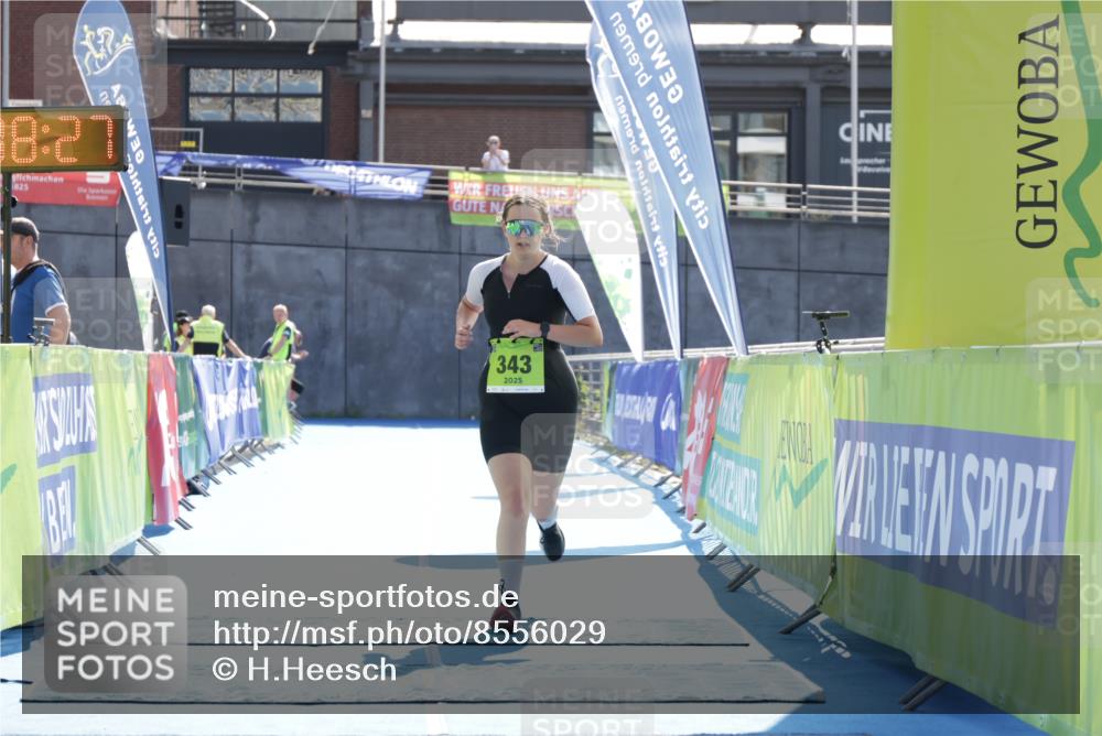 10.08.2025 - GEWOBA Citytriathlon Bremen H.Heesch http://msf.ph/oto/8556029 10.08.2025 16:08:31 Ziel 343 meine-sportfotos.de
