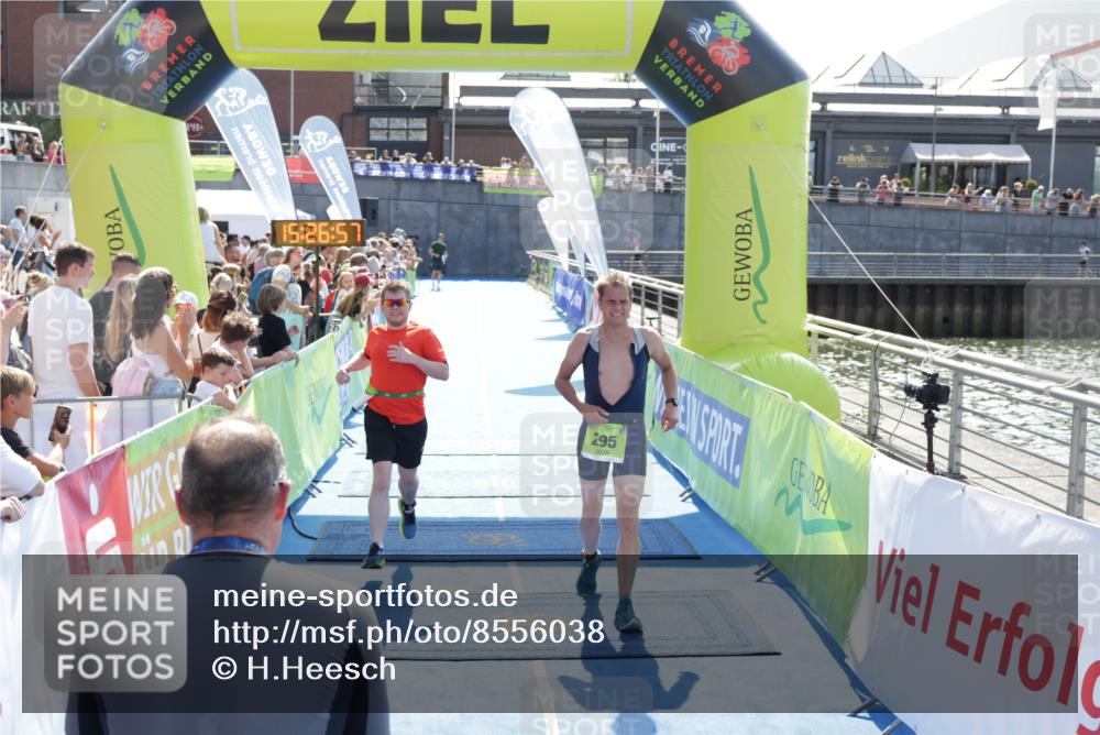 10.08.2025 - GEWOBA Citytriathlon Bremen H.Heesch http://msf.ph/oto/8556038 10.08.2025 15:27:01 Ziel 131, 295 meine-sportfotos.de